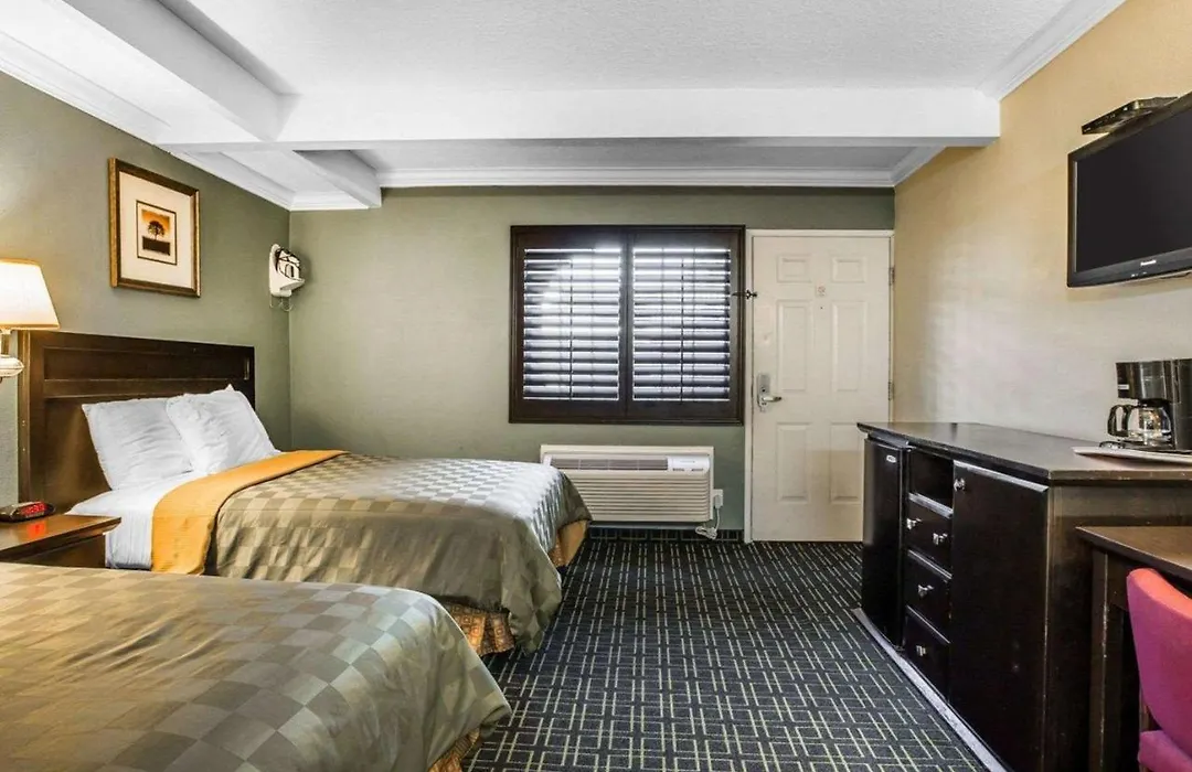 Rodeway Inn Hollywood-1