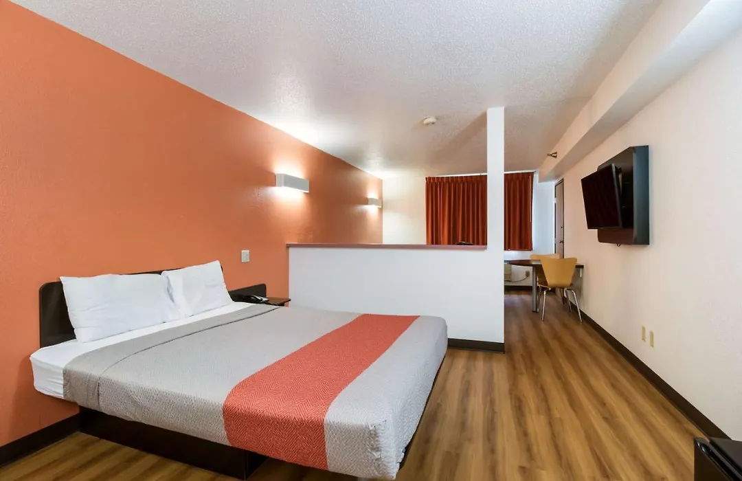 Motel 6-Davenport, Ia-1