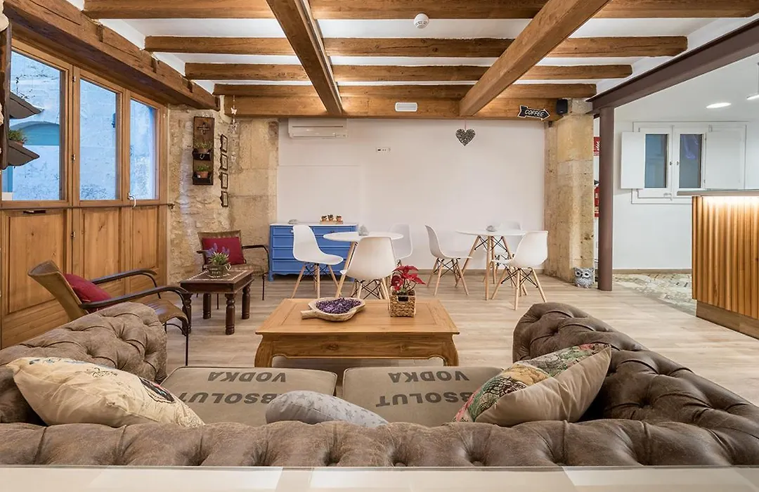 Hostal 977-1