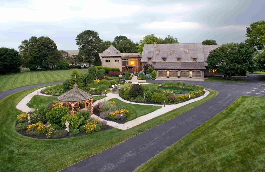 Twin Pine Manor-1