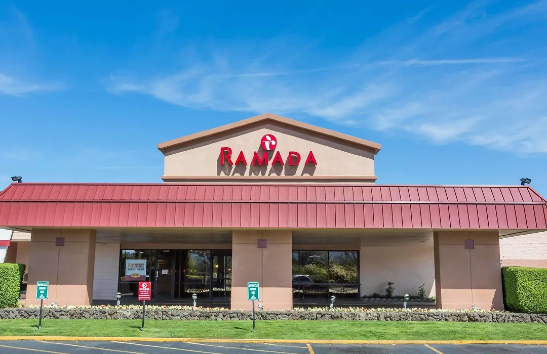 Ramada By Wyndham Medford Hotel & Conference Center-1