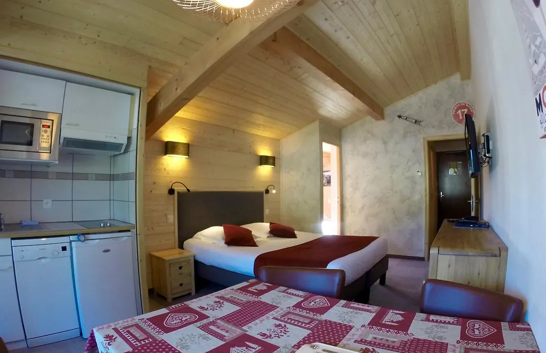 Hôtel Les Côtes, Résidence Loisirs et Chalets-1