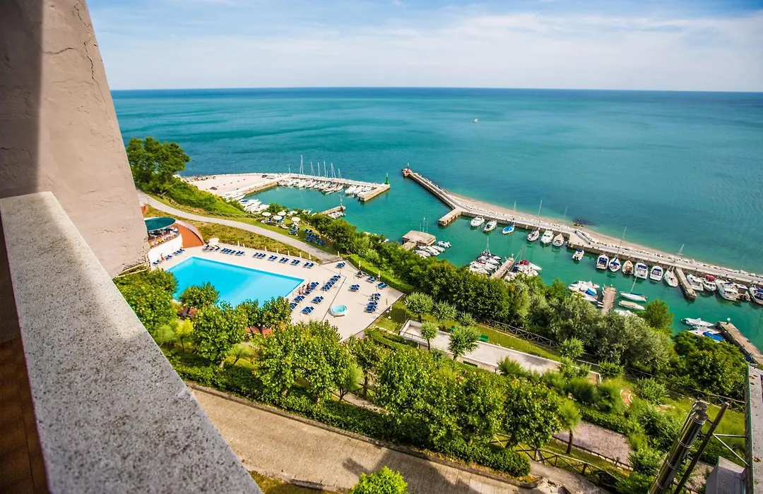 Albergo Capo Est-1