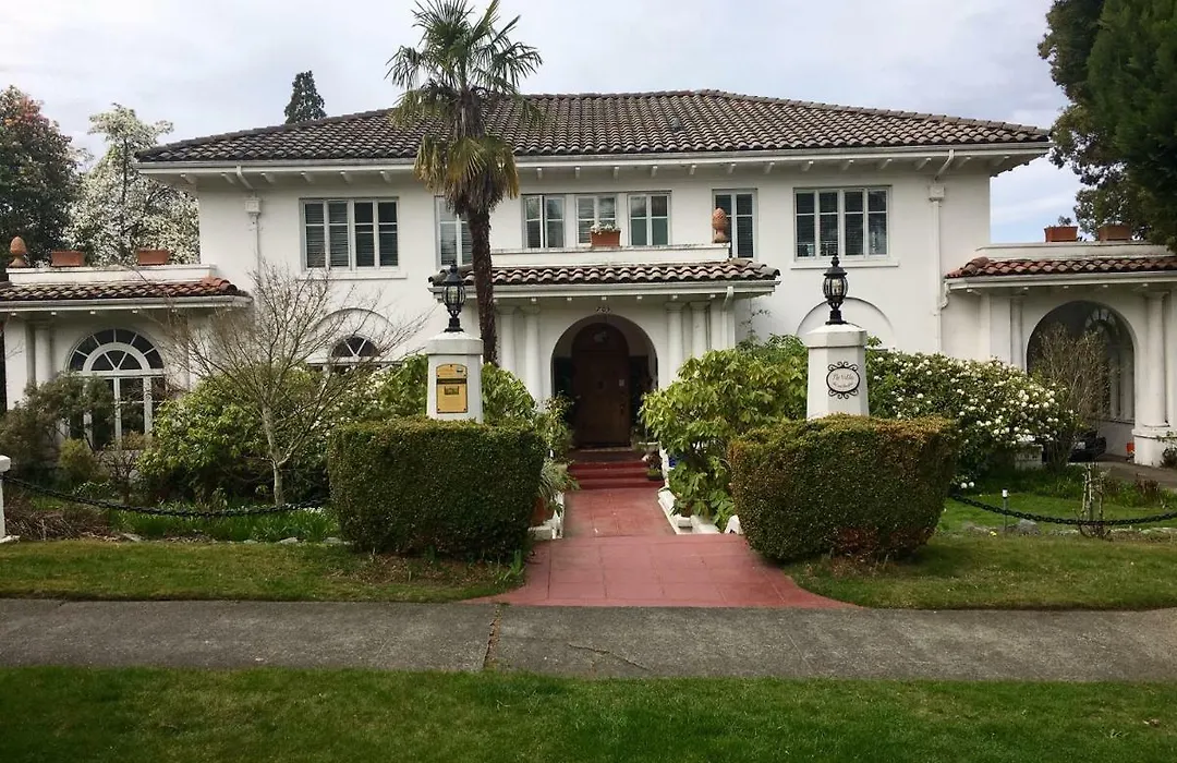 The Villa Bed & Breakfast (Adults Only)-1