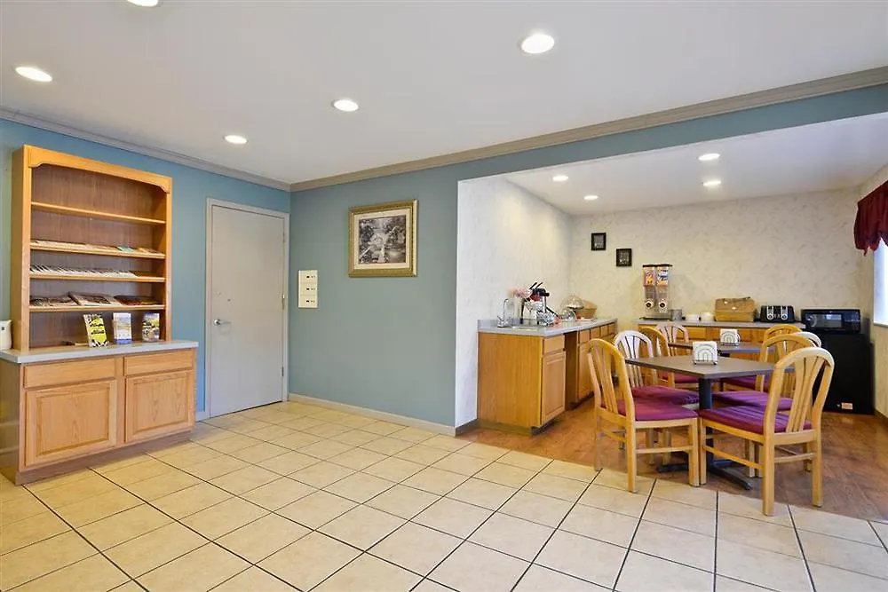 Country Hearth Inn-Hannibal-1
