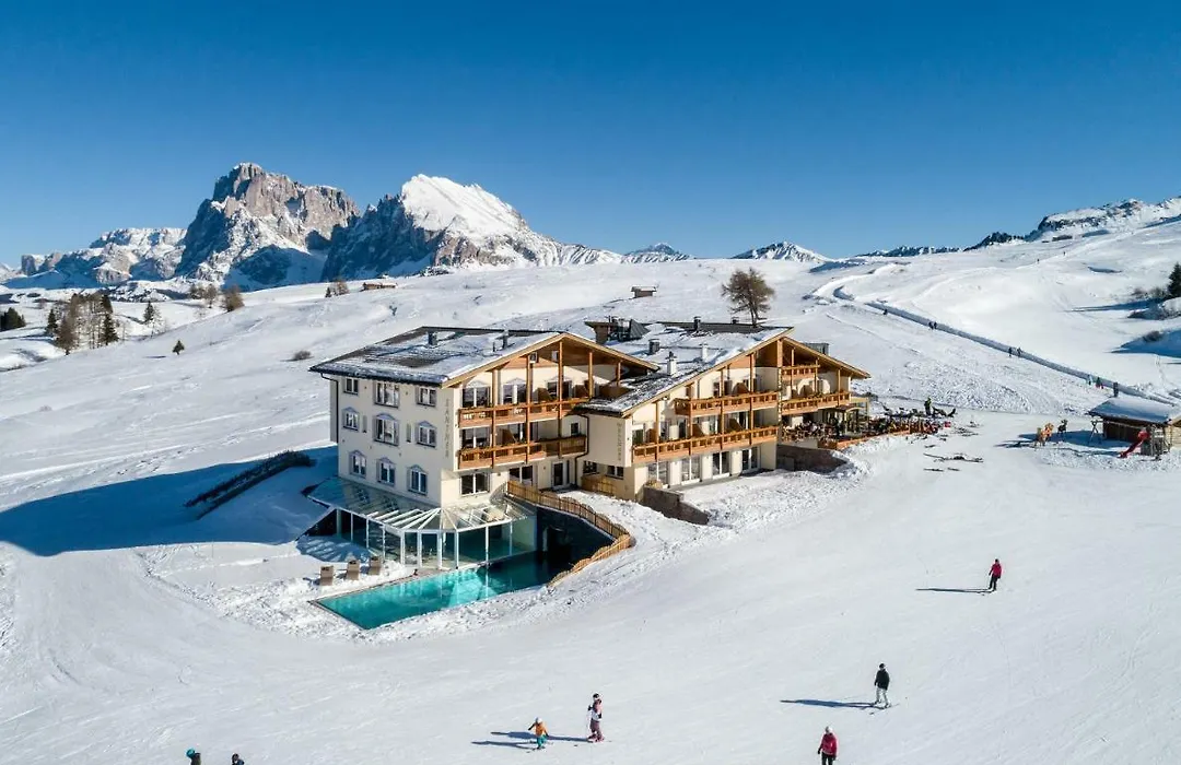Hotel Santner Alpine Sport & Relax-1