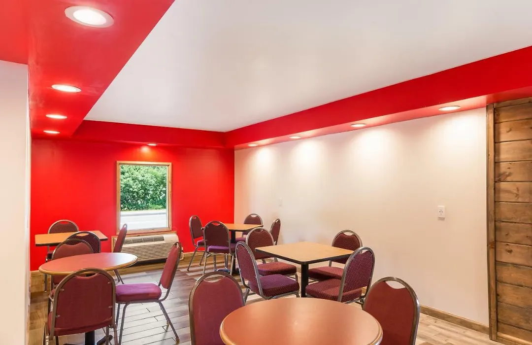 Econo Lodge-1
