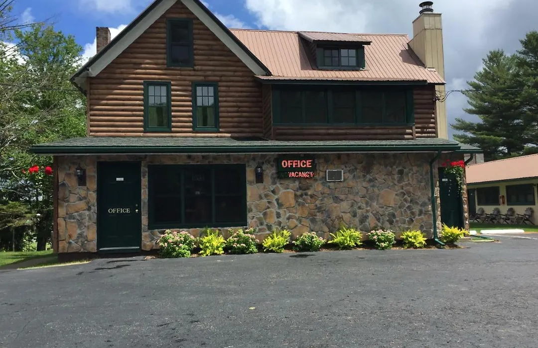 Pine Knoll Hotel Lakeside Lodge & Cabin-1