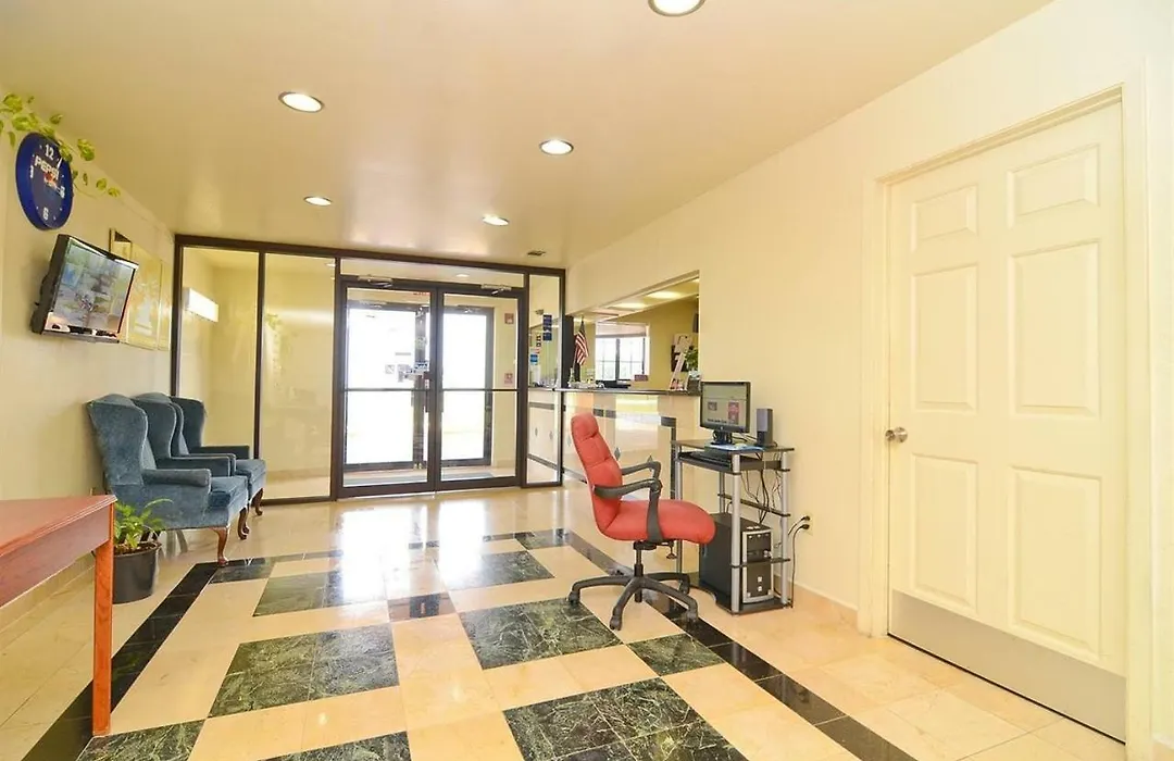 Pine Point Inn & Suites-1