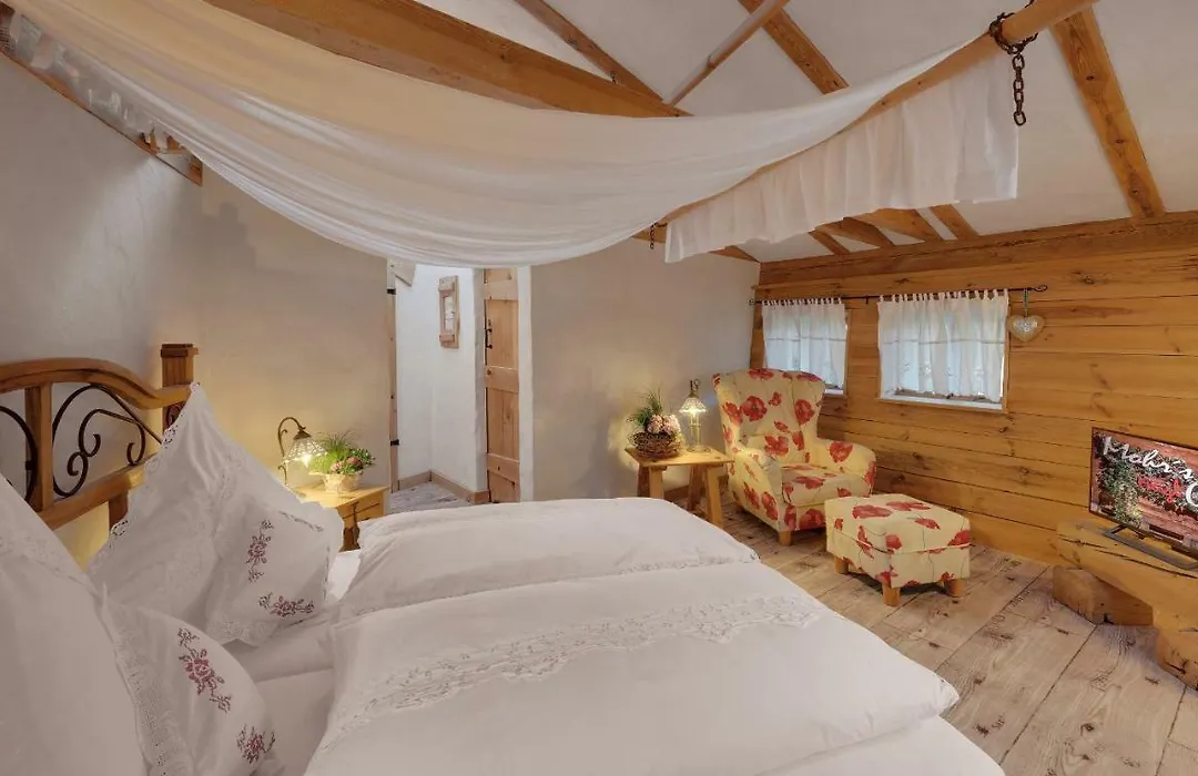 Mohrs Herzl Chalet-1