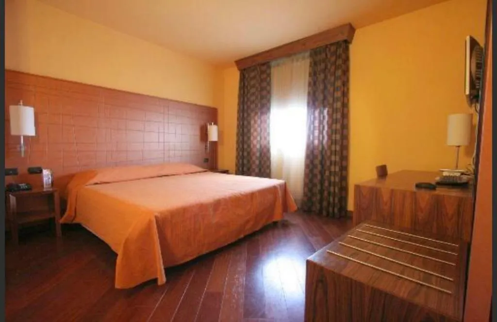 Laghi Room Only-1