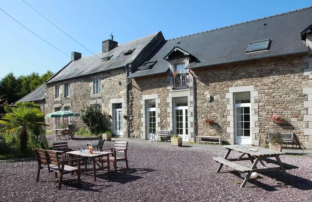 Hotel La Quebecoise-1