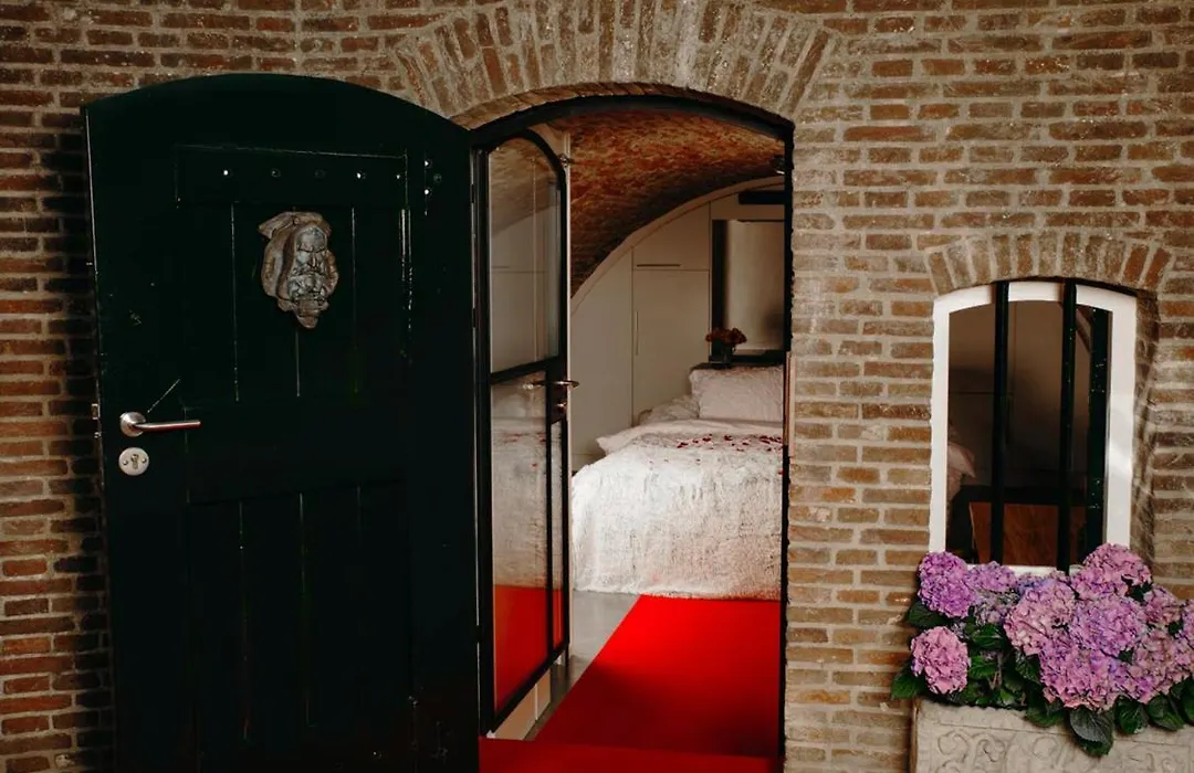 UKI-Hotel-1