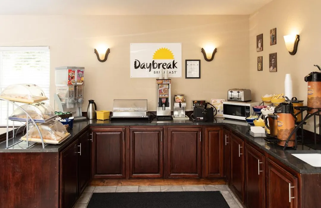 Days Inn By Wyndham Fairmont-1