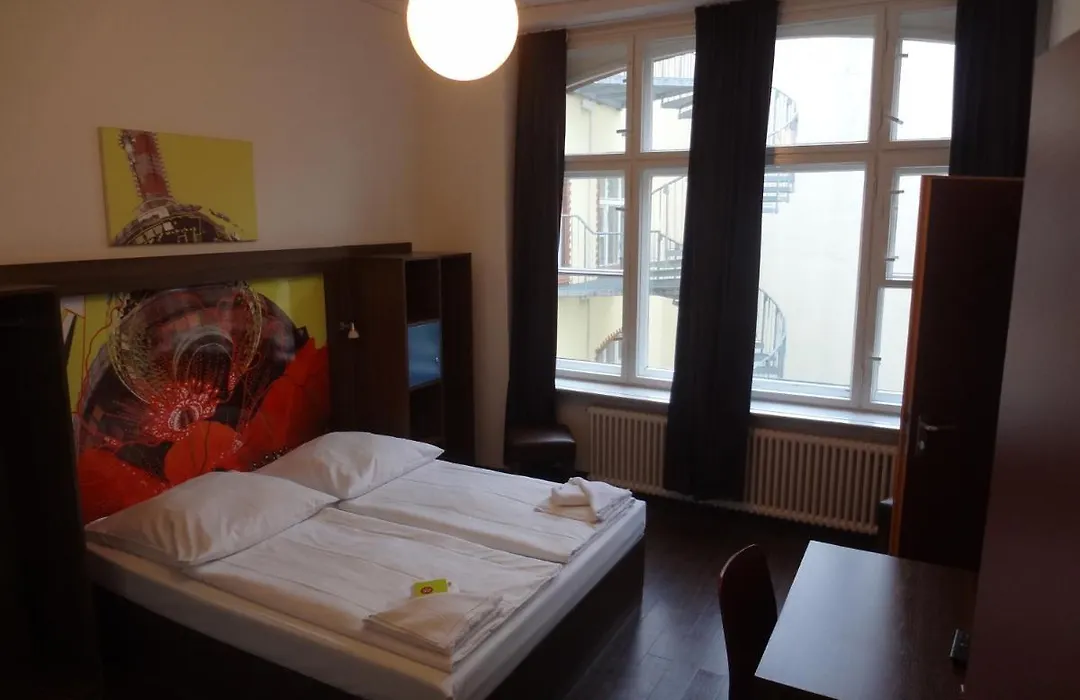 Hotel 103-1