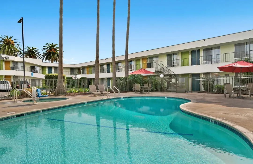 Vagabond Inn Ventura-1
