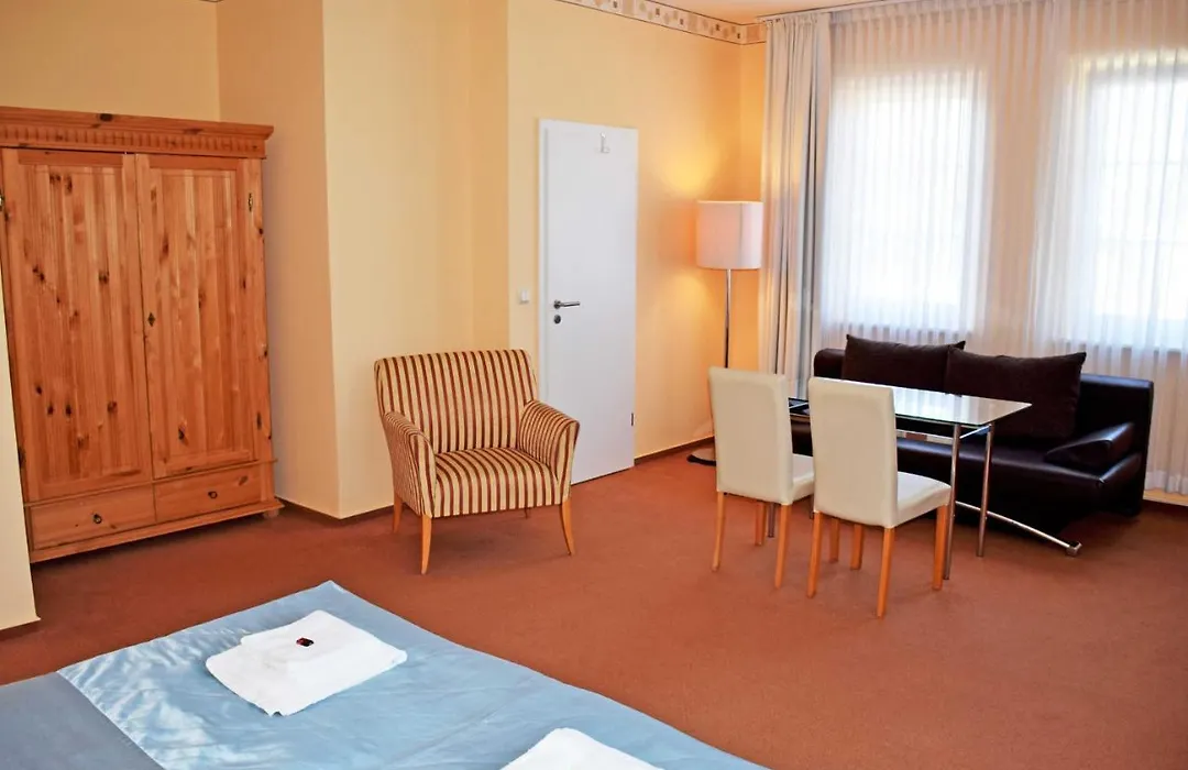 Das kleine Hotel und Ferienwohnungen auf Mönchgut!-1