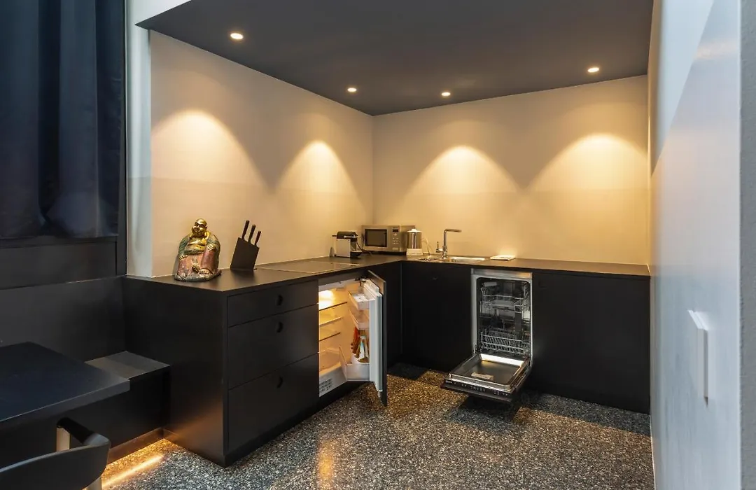 Pepper Suite-1