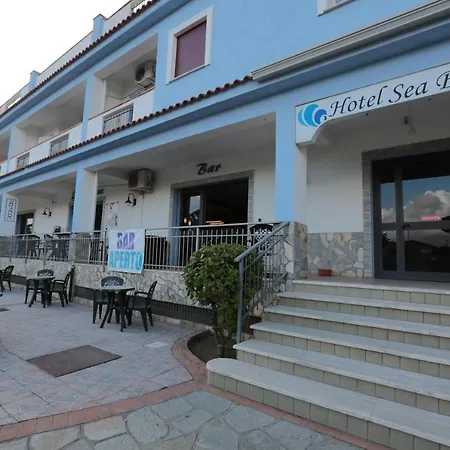 Hotel Sea Breeze-3