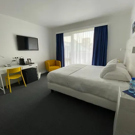Avenue Beach Hotel-3