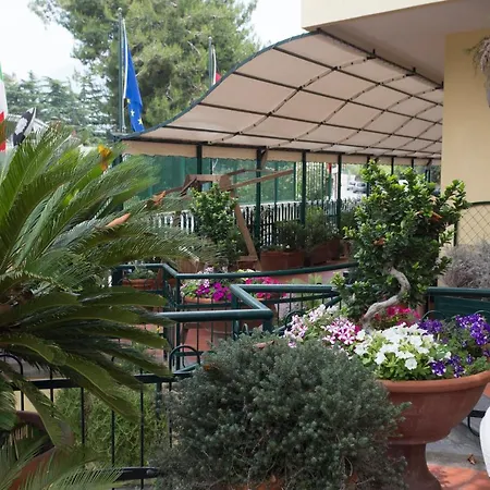 Hotel Villa Serena-3