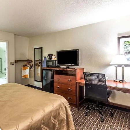 Quality Inn Milwaukee- Brookfield-2
