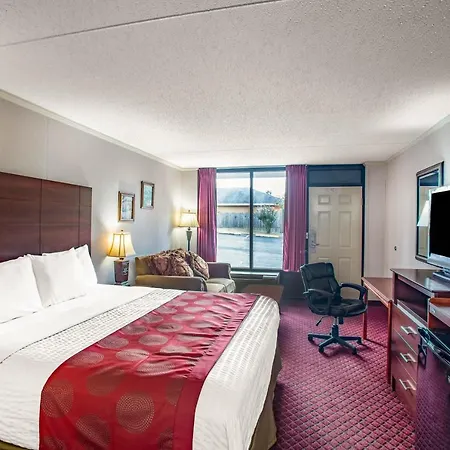 Ramada By Wyndham Branson-3