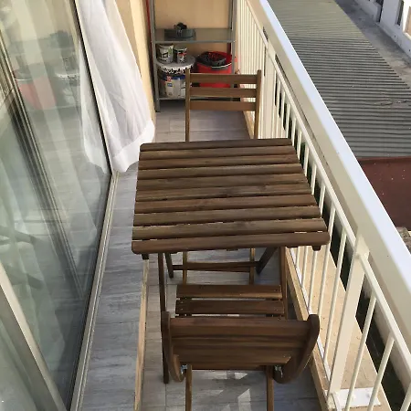 Studio Carre D'Or Situe A 50 M De La Plage-3