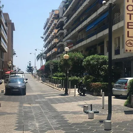 Studio Carre D'Or Situe A 50 M De La Plage-2