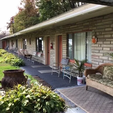 Lucky 7/ Rainbow Motel-2