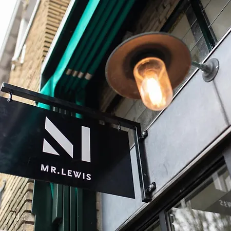 Mr Lewis Haarlem-3