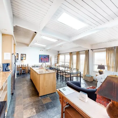 Captain'S Quarters-2