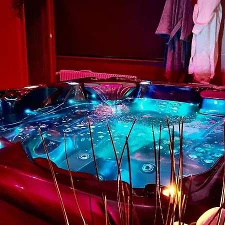 Suite avec Jacuzzi et Sauna Privée-3