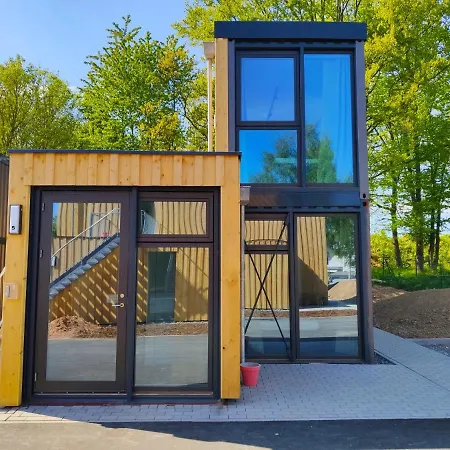 Modern ausgebauter Überseecontainer als Tiny House-3