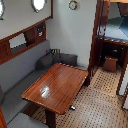 Prive B&B Motorsailer Rataplan-2