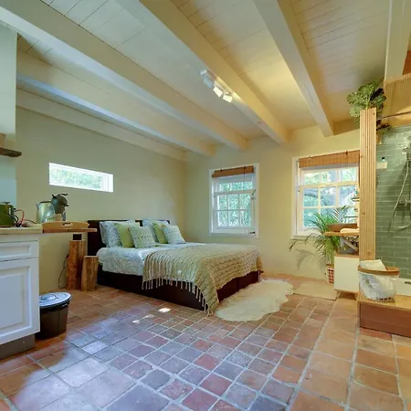Pykes B&B-3