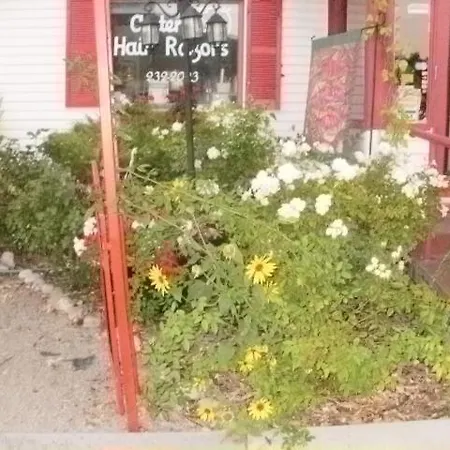 Center Street Cottage-3
