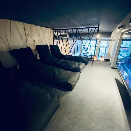 Thruster - mini kino, lobby, kuchnia, netflix-3