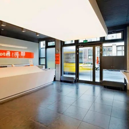 Easyhotel Berlin Hackescher Markt-3