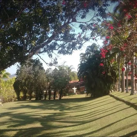 Linda Chácara - Águas de São Pedro - Próximo ao Parque Thermas-3