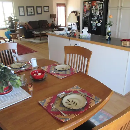 Peaks Wildernest House Bed And Breakfast-2