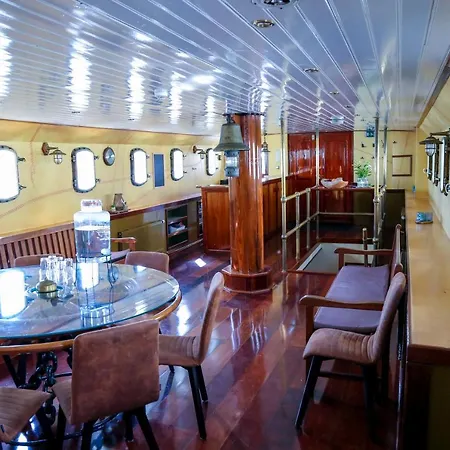 B&B Sailing Ship Summertime-2