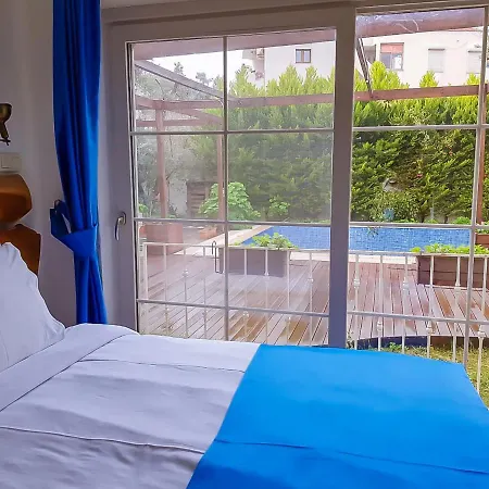 Rebetiko Hotel-2
