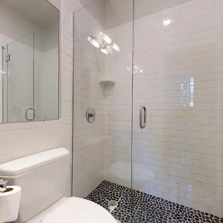 Stylish Downtown Studio In The Southend, C.Ave #43-2