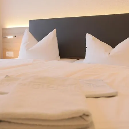 Hotel Am Wasser-3