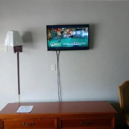 Happy Holiday Motel-3