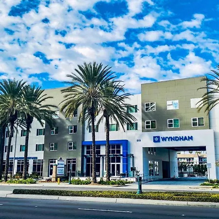 Wyndham Anaheim-2