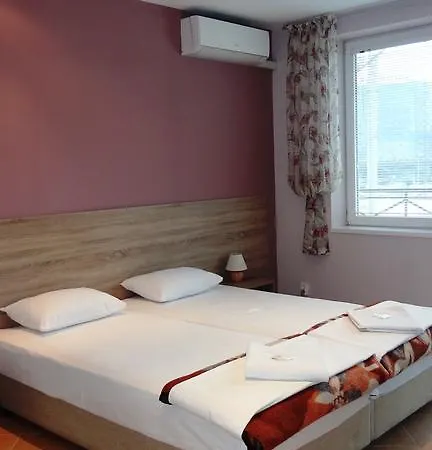 Guest Rooms Kom-2