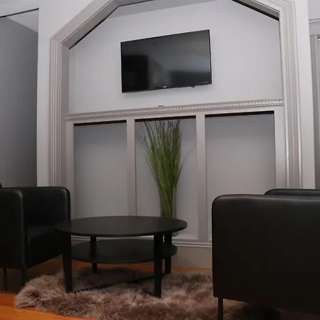 A Stylish Stay W/ A Queen Bed, Heated Floors.. #37-2