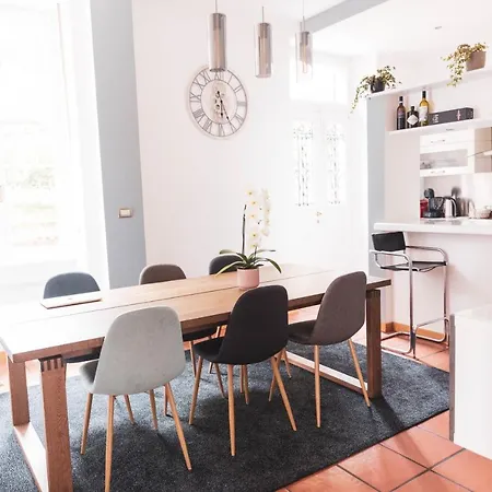 Room Gatsby- Your Space With Garden In The City Center-3